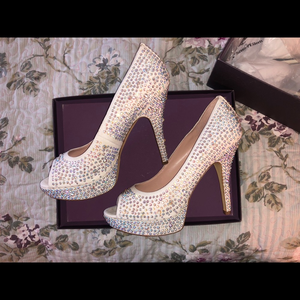 Enzo Angiolini White Crystal 💎High Heel 👠Pumps